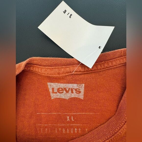 Vintage Levi’s Logo Tee - Picture 5 of 5